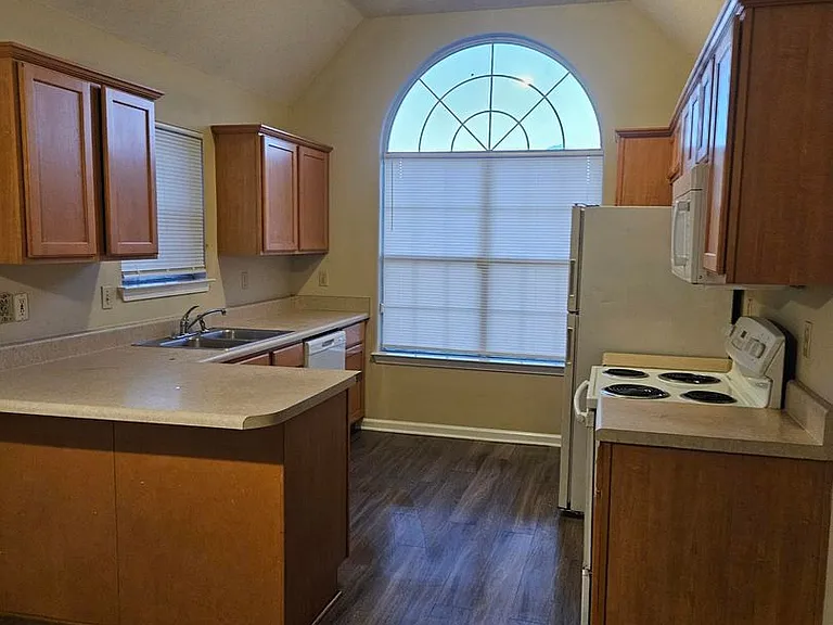 4647 Blue River Cv — Photo 2