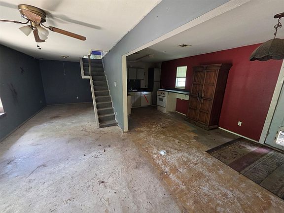 2nd image of 12222 Oak Hollow Ln