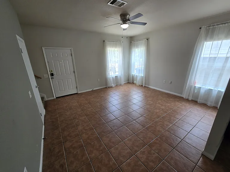 1604 Singleton Ave — Photo 4