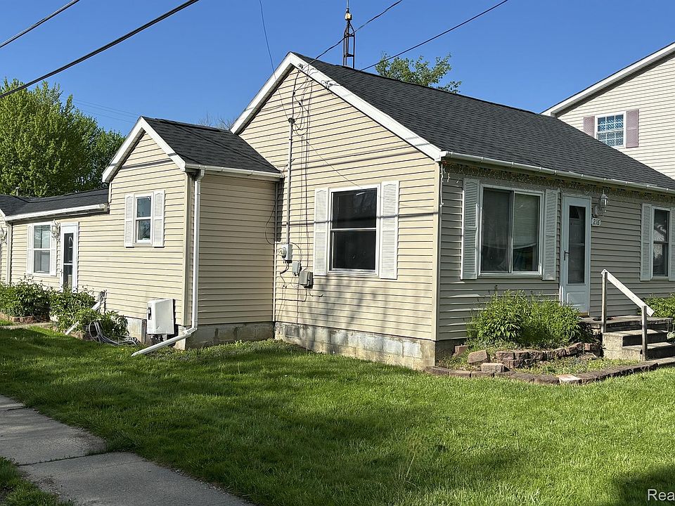 1st image of 216 W Main St