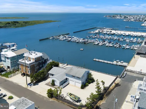 13 Anderson Dr, Brant Beach, NJ 08008