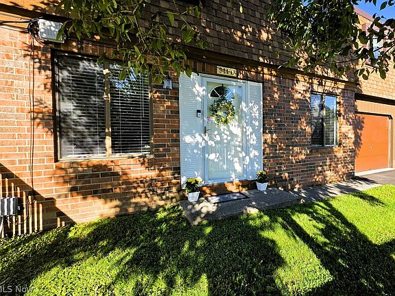 3rd image of 944 Wadsworth Rd #D-3
