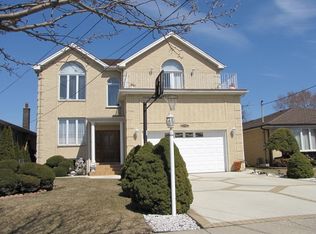 8726 W Stolting Rd, Niles, IL 60714