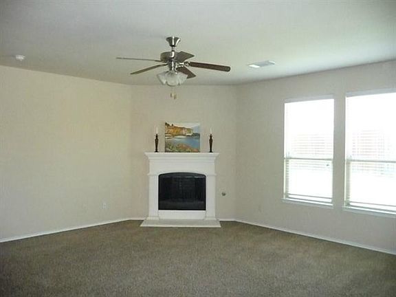 4th image of 1005 Lake Grove Dr