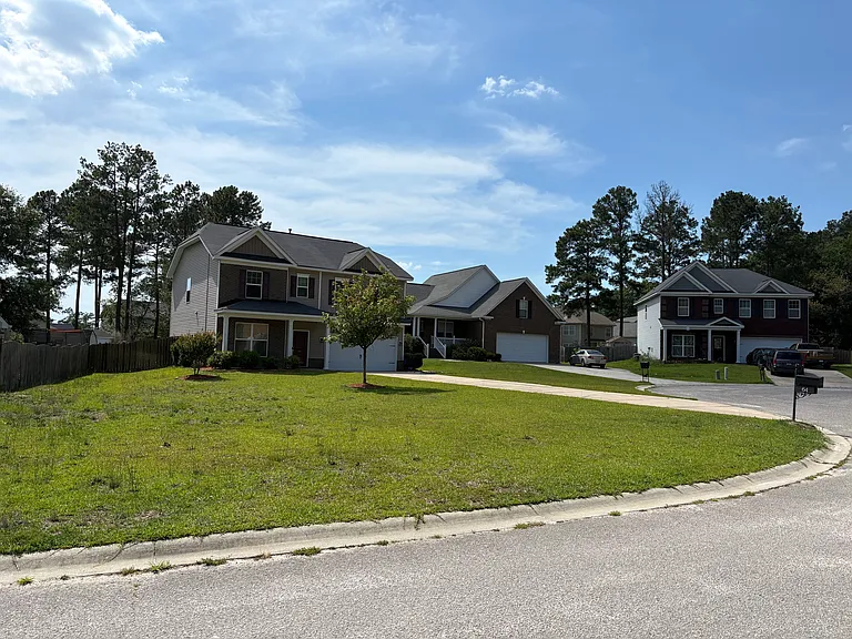 64 Leatherwood Dr — Photo 3