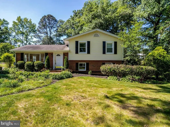 3236 Woodland Ln, Alexandria, VA 22309