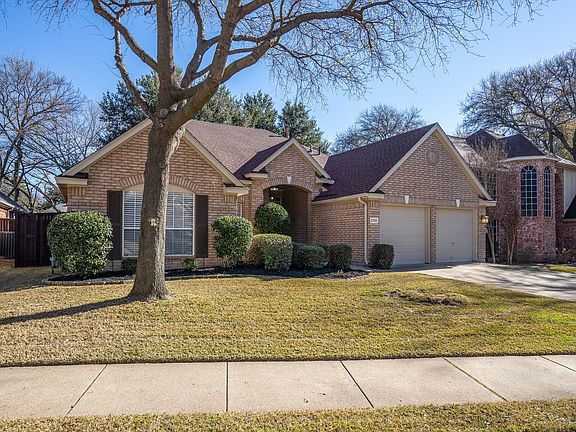 2nd image of 2724 Lakehollow Ln