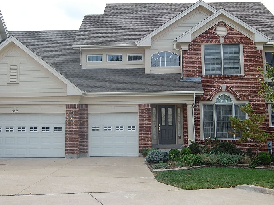 Magnificent Villa w/3 car Garage