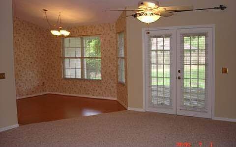 living room/dining area
