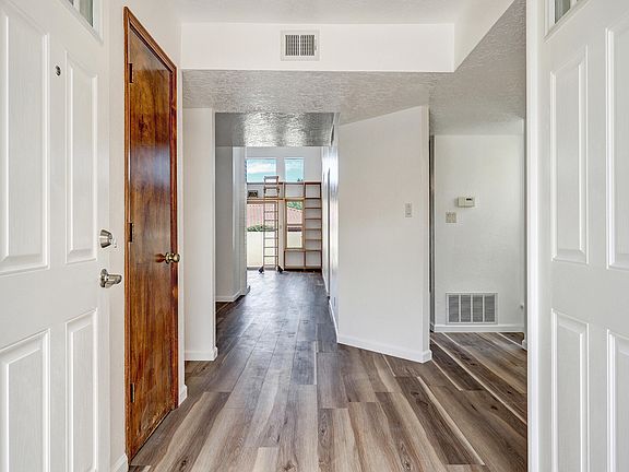 5th image of 608 Meadow Green Ct SE