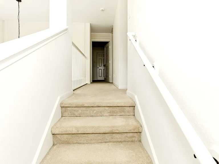 119 Baythorne — Photo 2