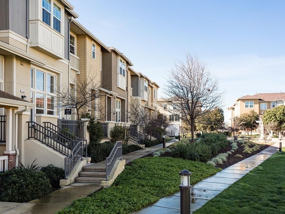 1st image of 215 Satuma Dr