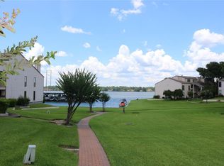 104C Lakeview Dr, Montgomery, TX 77356