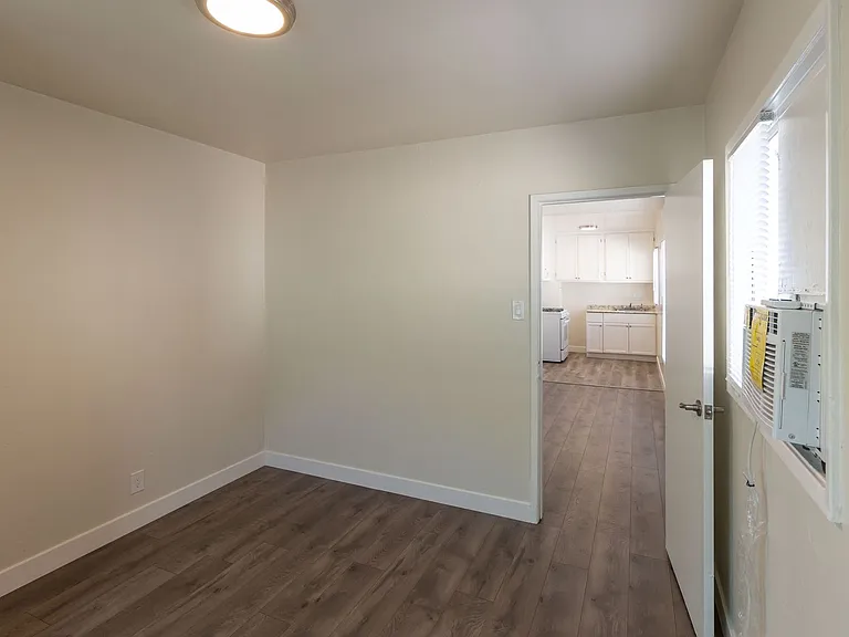 425 W Garfield Ave — Photo 7