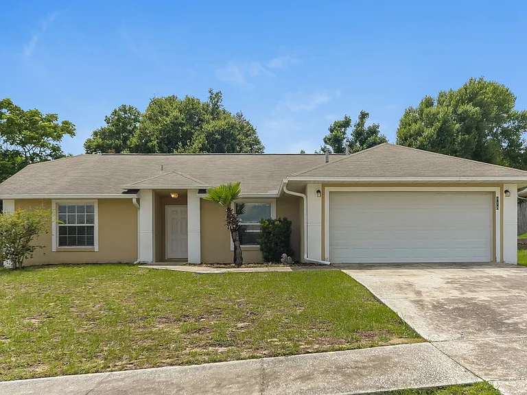 918 Palm Forest Ln — Photo 1