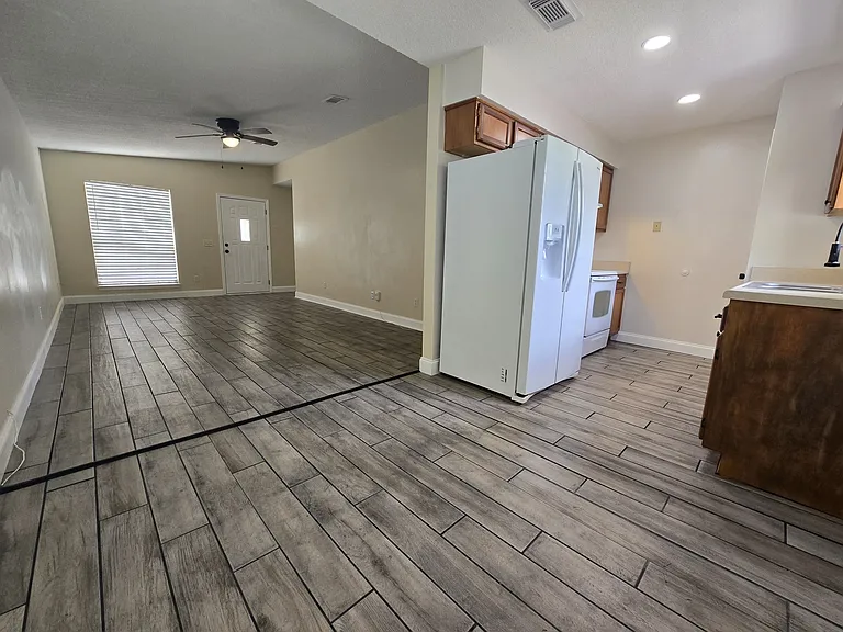 8900 Forest Oak Dr — Photo 7