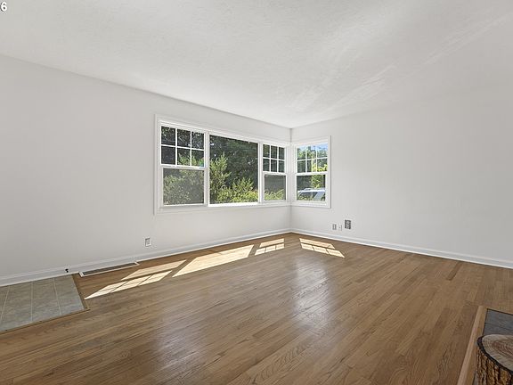 5th image of 3829 NE 73rd Ave