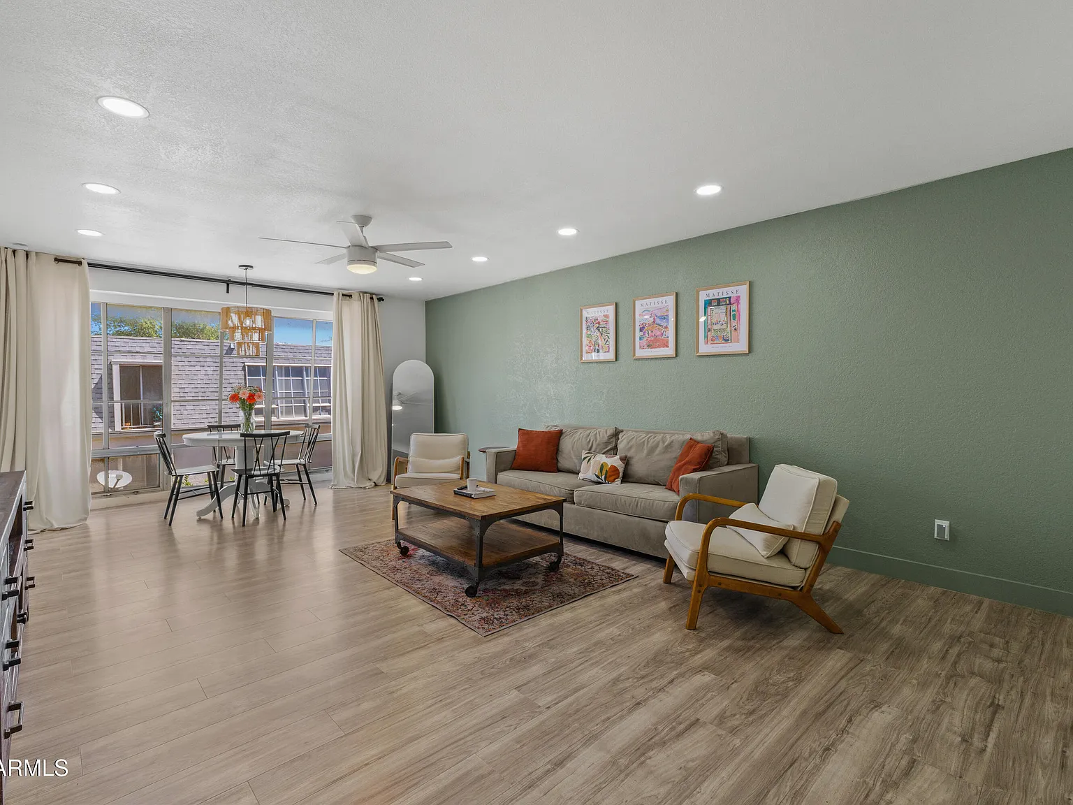 2 bed, 2.0 bath, 1048 sqft, $2,300 — Photo 2