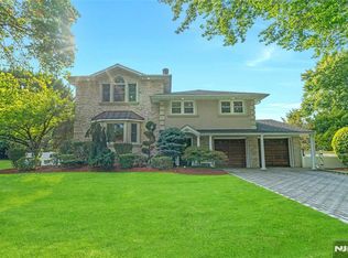 15 Burns Pl, Cresskill, NJ 07626