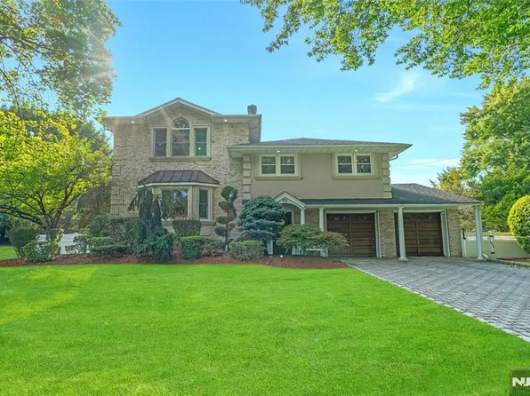 15 Burns Pl, Cresskill, NJ 07626