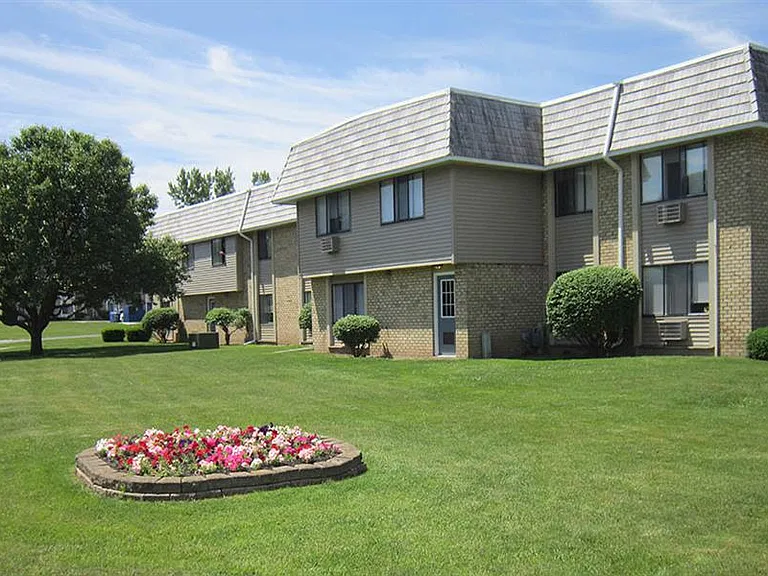 Hilton Village Apartment Homes — Photo 23