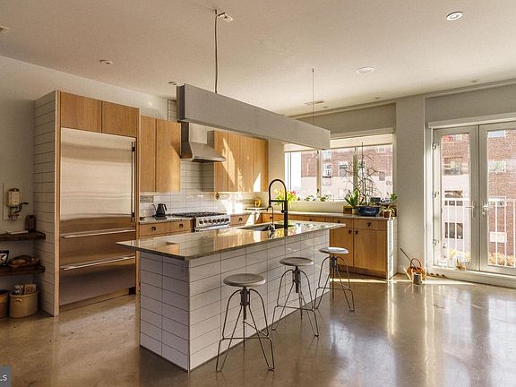 5th image of 449 N 13th St Fl 1
