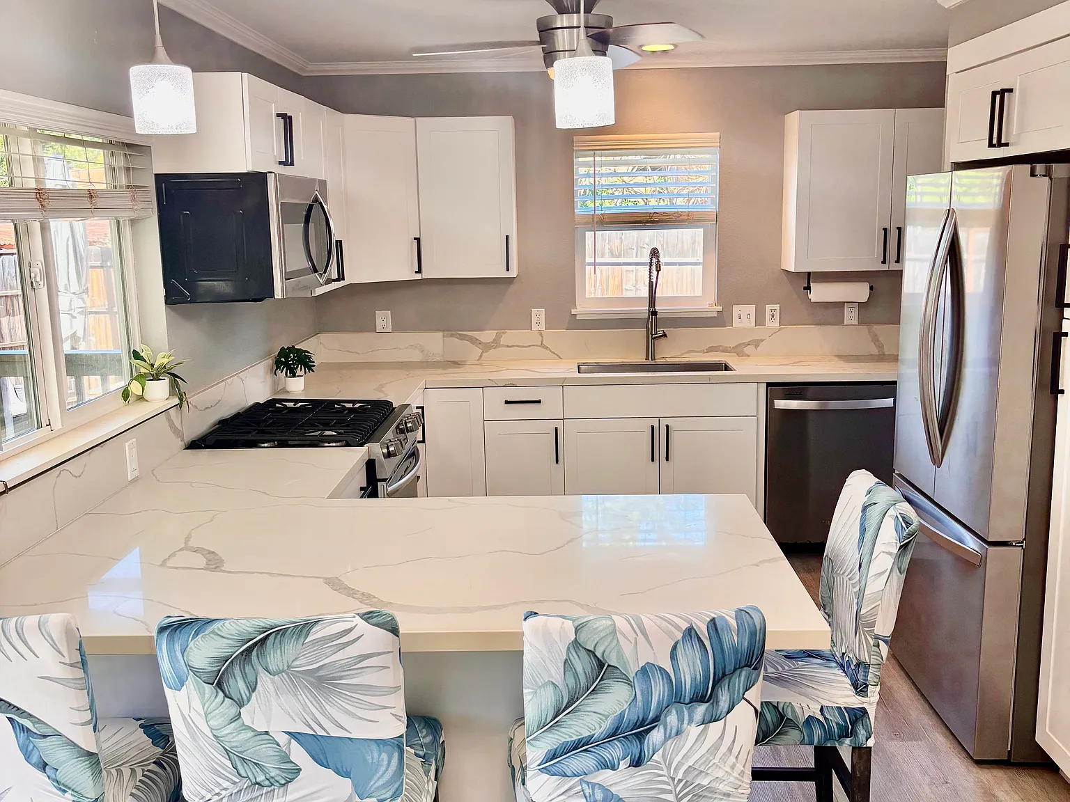 3 bed, 2.5 bath, 1330 sqft, $5,200 — Photo 4