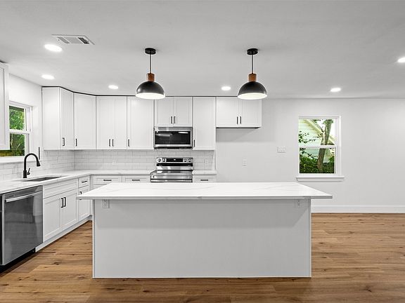 4th image of 2206 Tosca Ln