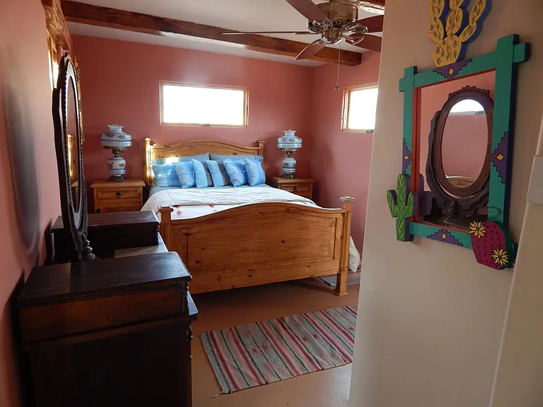 Comfortable Queen bed, Linens provided
Awning windows