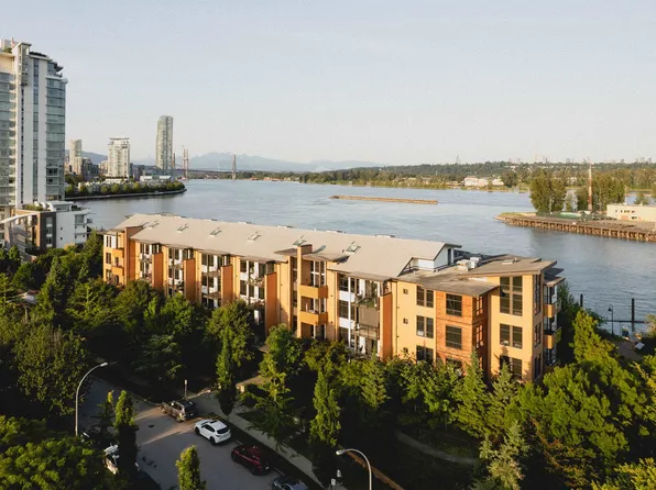 220 Salter St #303, New Westminster, BC V3M 0H4