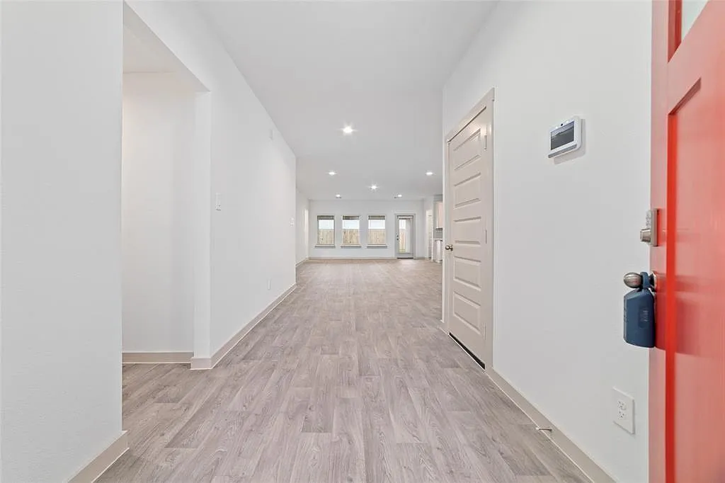 5 bed, 3.0 bath, 2642 sqft, $2,595 — Photo 4