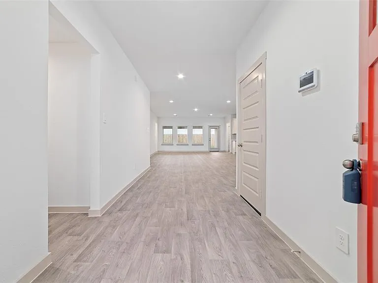 7207 Sunbreeze Ln — Photo 4