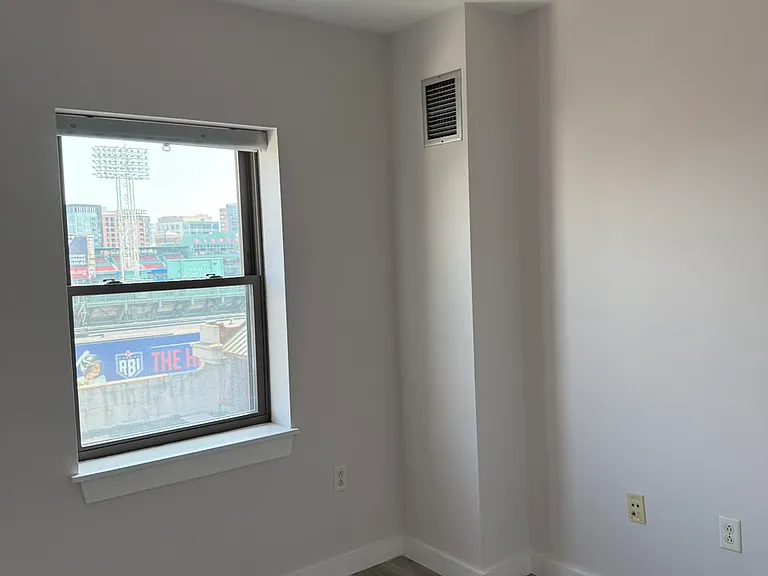 534-538 Commonwealth Ave #E — Photo 8