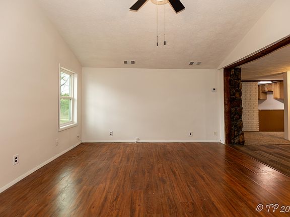 4th image of 102 S Vandiver Avenue