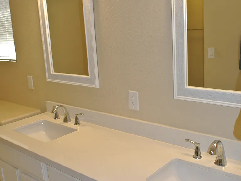 10622 W Mohawk Ln — Photo 10