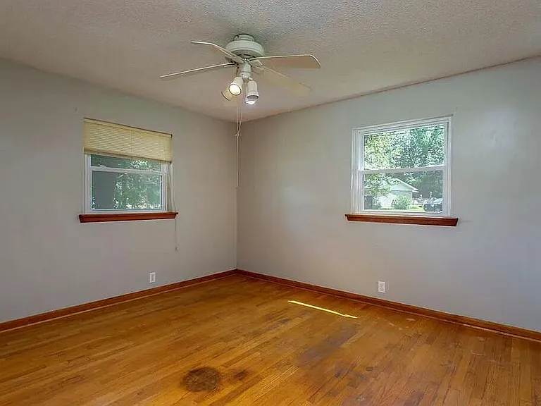 8221 Oxford Dr — Photo 13