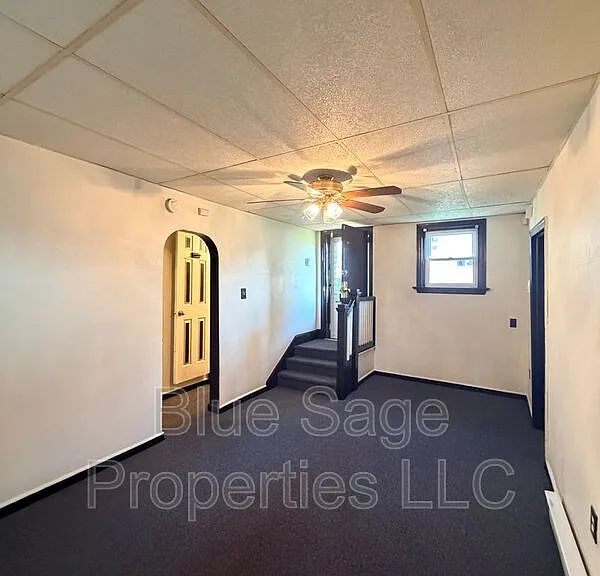 621 W 7th St #C — Photo 4