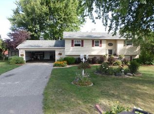 3130 Greenfield Dr, Petoskey, MI 49770