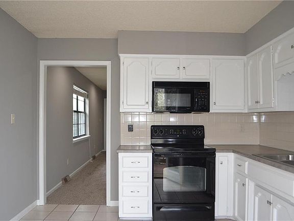 4th image of 5322 NW 87th Ct