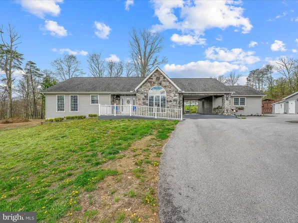 136 Lawyer Ln, Berkeley Springs, WV 25411