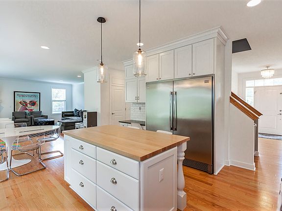5th image of 3110 Middlebury Ln