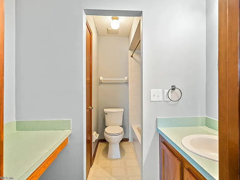 11211 Windtree Dr E — Photo 22