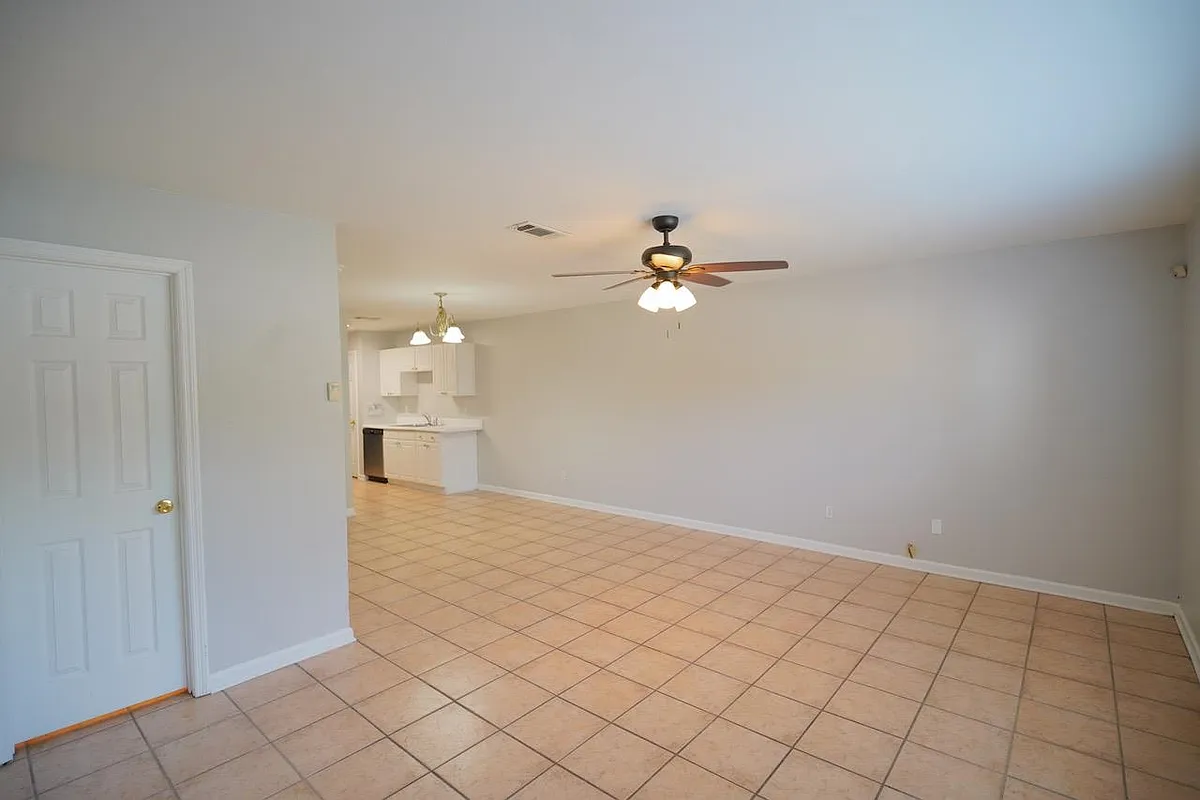 Building Photo - 859 W Brevard St #2