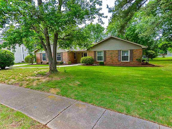 3rd image of 10320 Melanie Dr SE