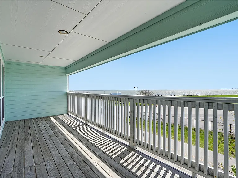 709 N Bayshore Dr — Photo 23