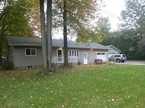 3205 Lee St, Harrison, MI 48625