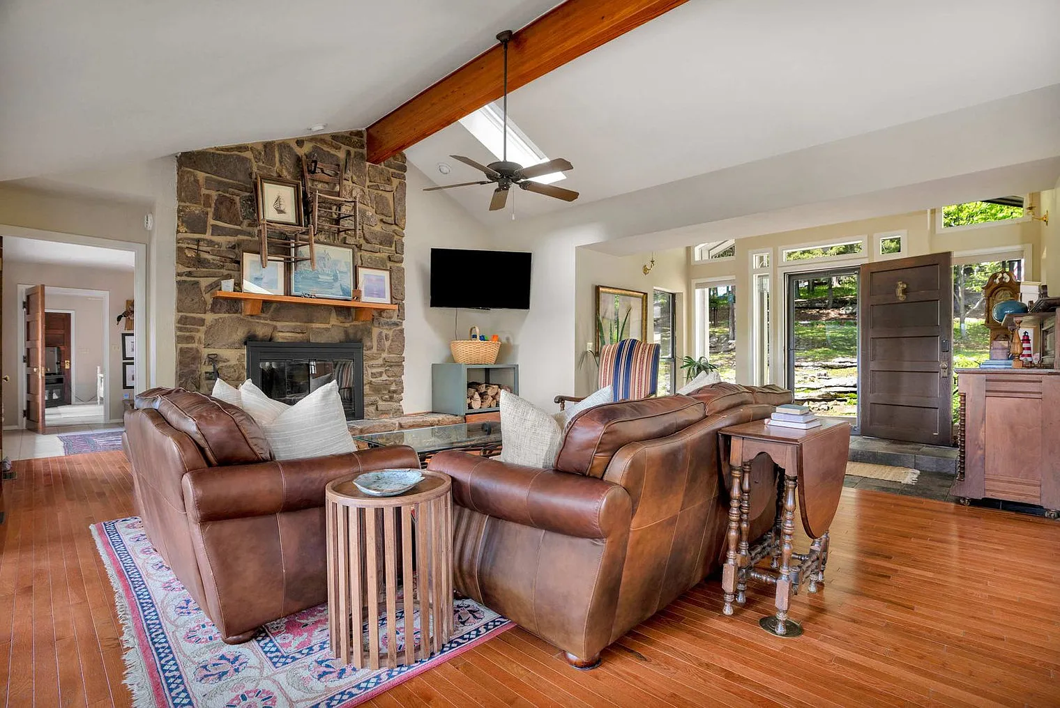 3 bed, 3.0 bath, 2185 sqft, $4,877 — Photo 1