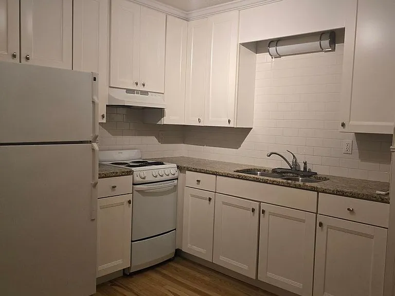 118 W Main St — Photo 2
