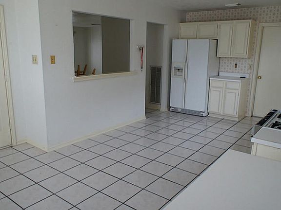 5th image of 8034 Big Oak Trail Dr