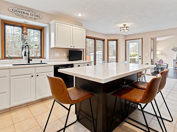4th image of 935 Comfortcove Dr